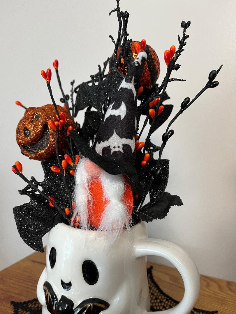 Ghost Mug Halloween Centerpiece – Witch, Bats, Pumpkin & Spooky Décor