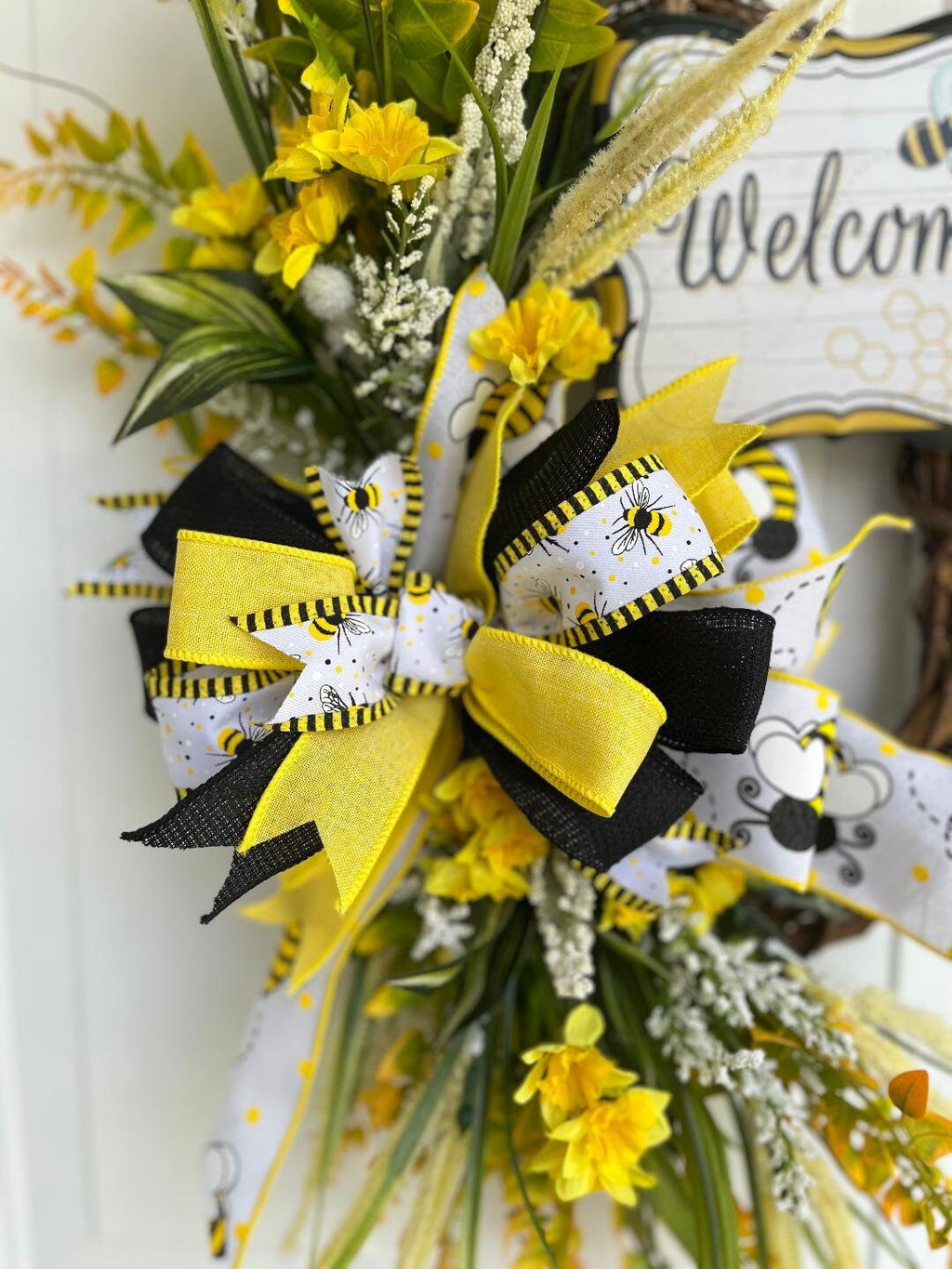 Handmade Bumblebee Welcome Wreath – Spring Floral Front Door Décor