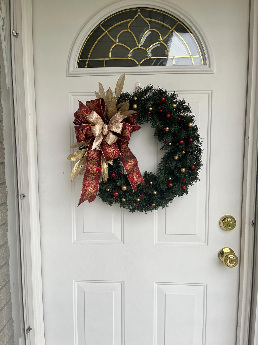Christmas Evergreen Wreath – Classic Holiday Door Decoration