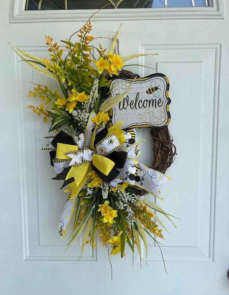 Handmade Bumblebee Welcome Wreath – Spring Floral Front Door Décor