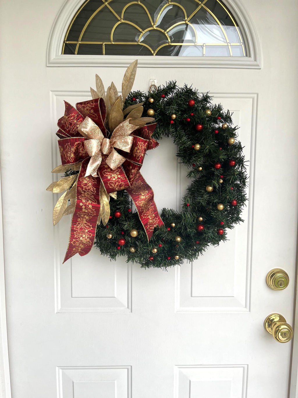 Christmas Evergreen Wreath – Classic Holiday Door Decoration