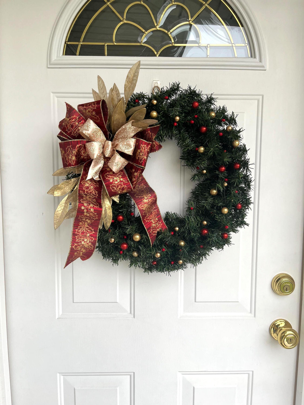 Christmas Evergreen Wreath – Classic Holiday Door Decoration