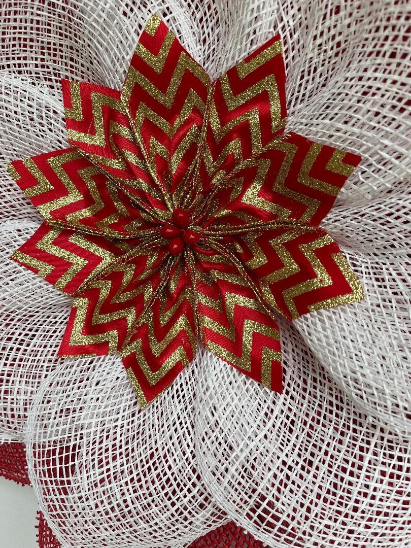 Christmas Wreath – Red & White Petals with Star Center