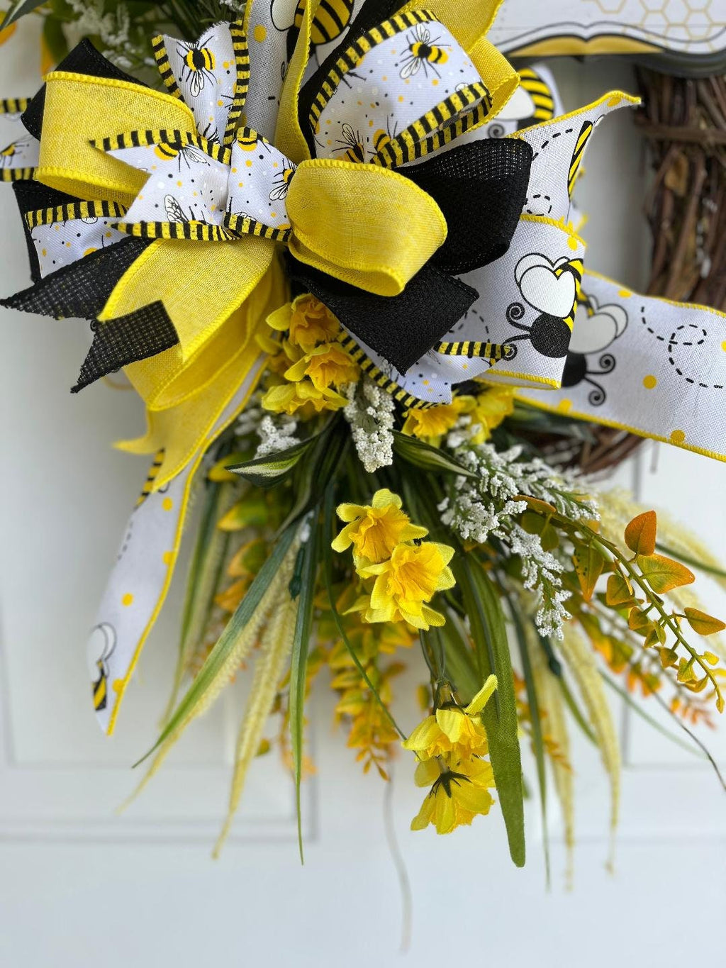 Handmade Bumblebee Welcome Wreath – Spring Floral Front Door Décor