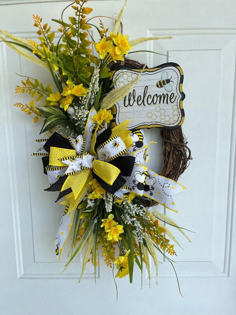 Handmade Bumblebee Welcome Wreath – Spring Floral Front Door Décor