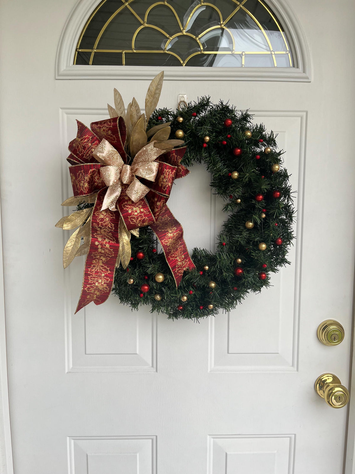 Christmas Evergreen Wreath – Classic Holiday Door Decoration
