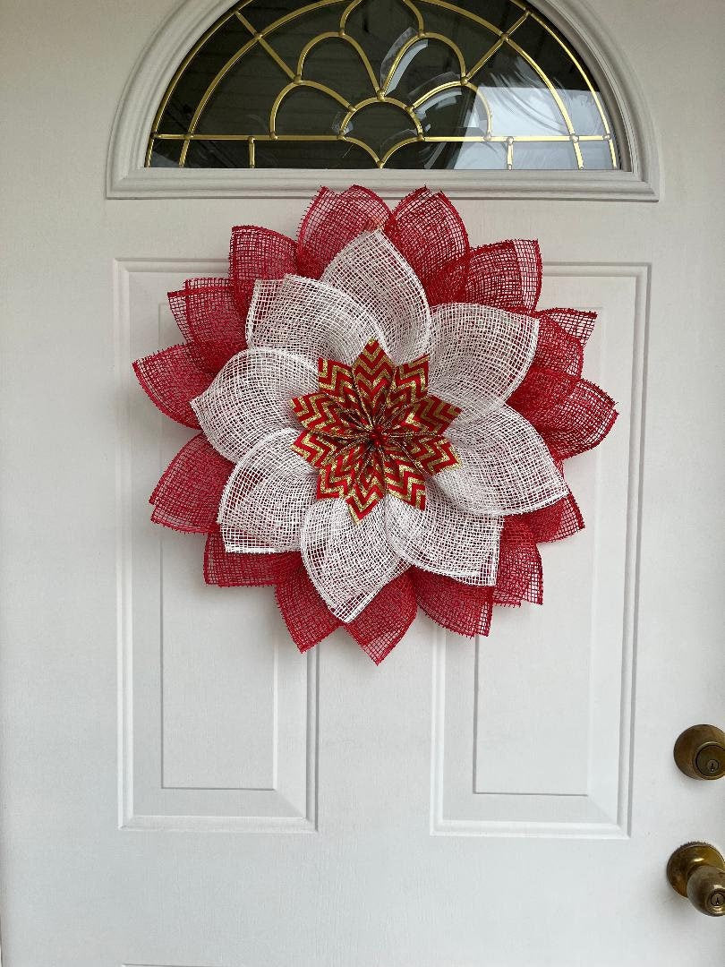 Christmas Wreath – Red & White Petals with Star Center