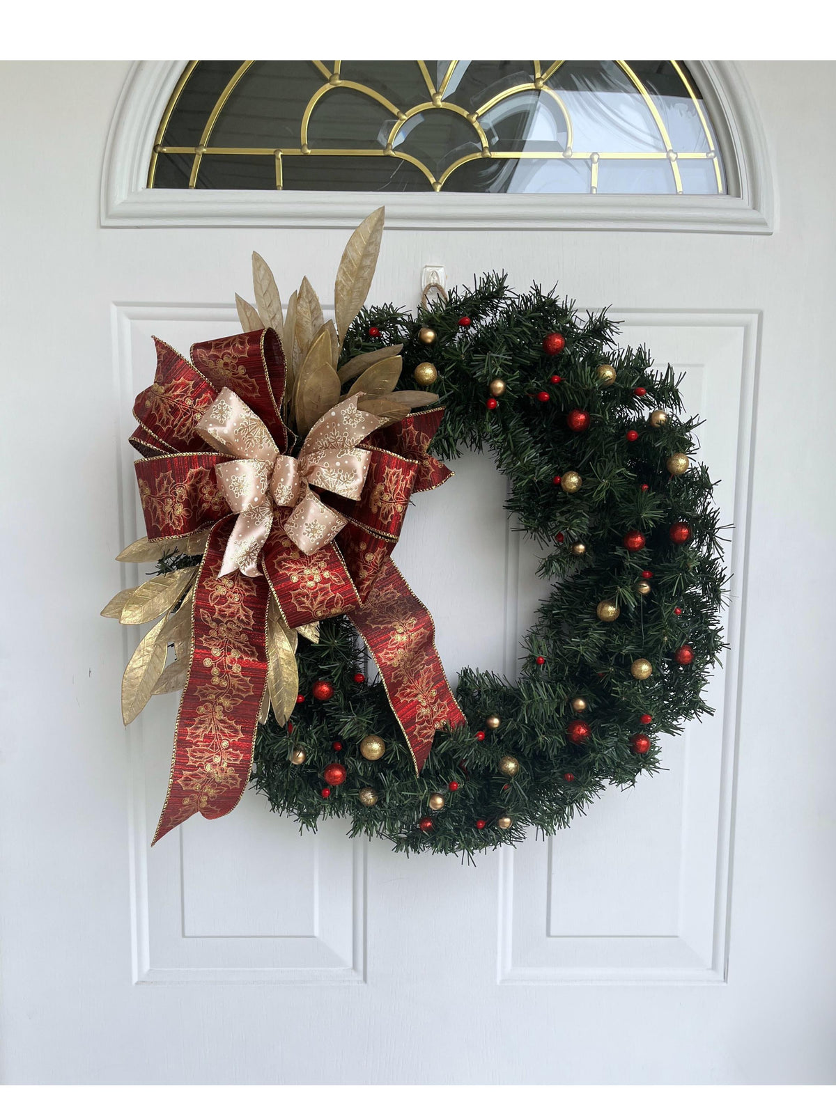Christmas Evergreen Wreath – Classic Holiday Door Decoration