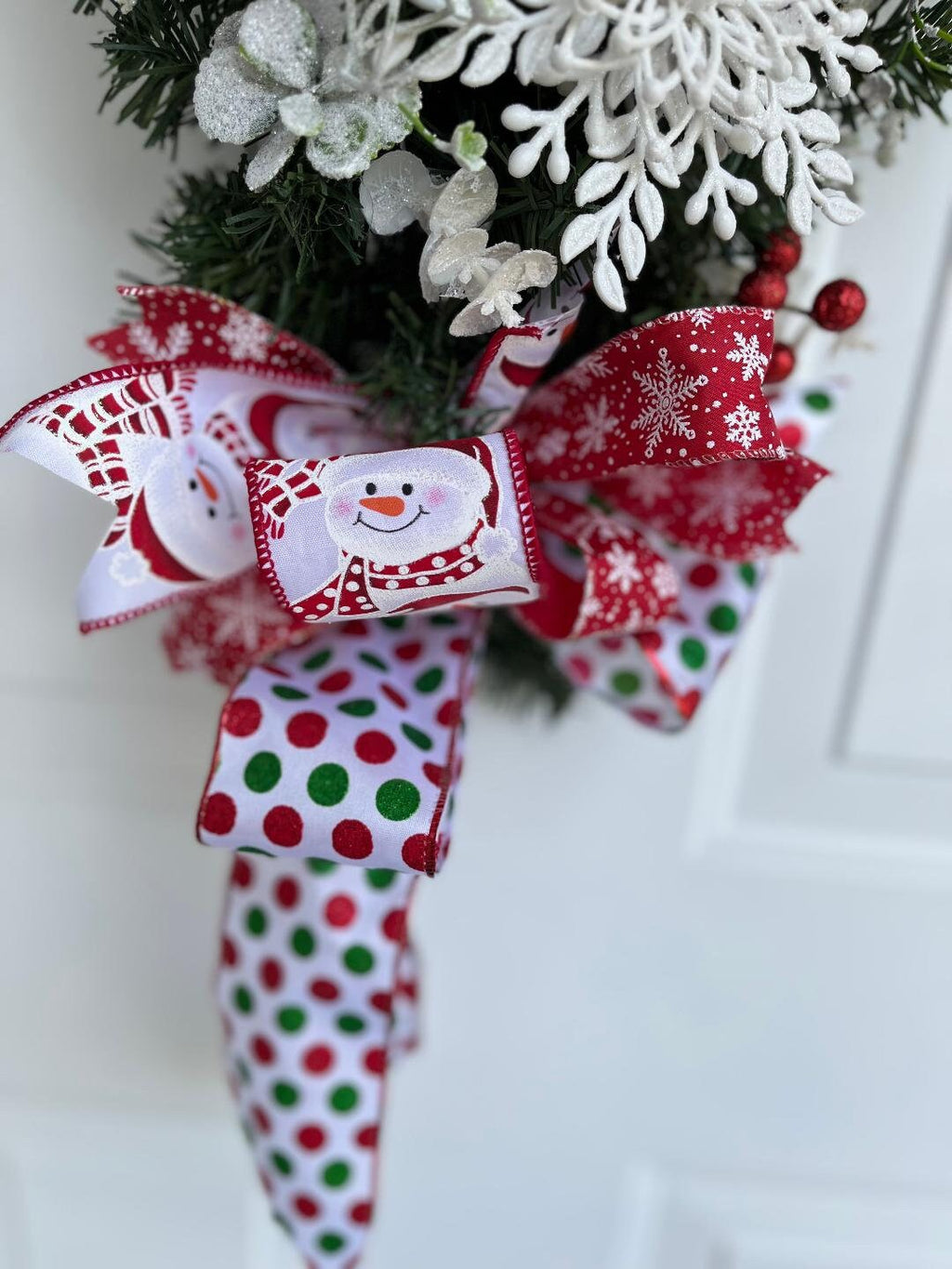 Christmas Door Swag – Holiday Snowflake & "Let It Snow" Design