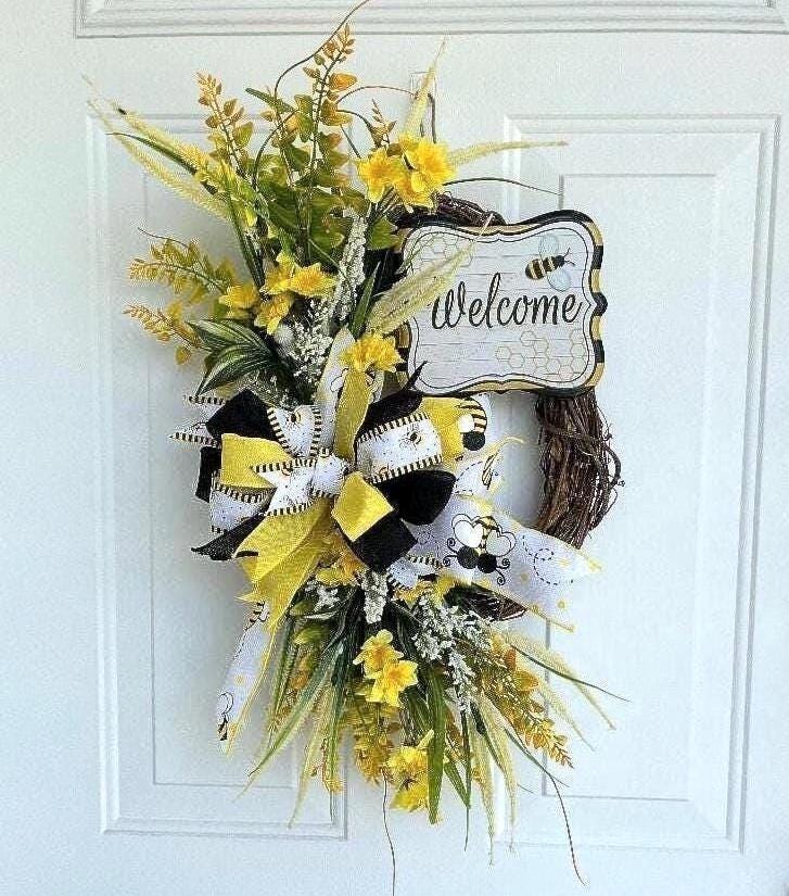 Handmade Bumblebee Welcome Wreath – Spring Floral Front Door Décor