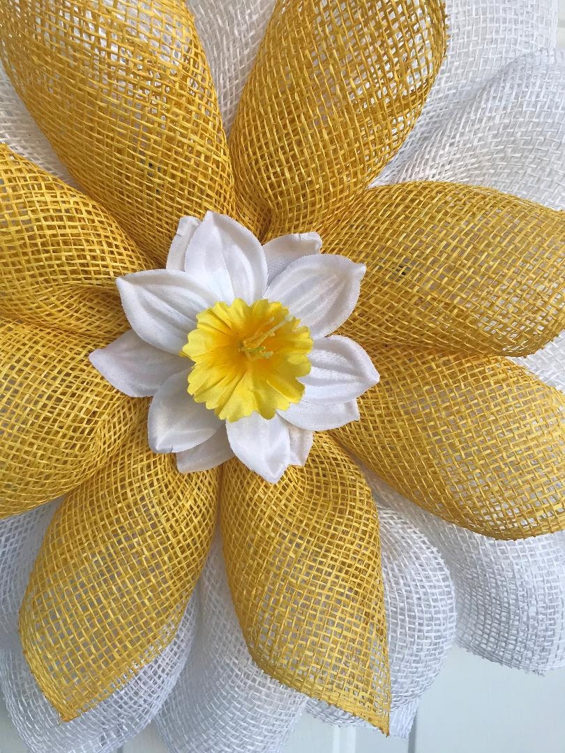 Daffodil Spring Wreath – Yellow & White Burlap Flower Door Décor