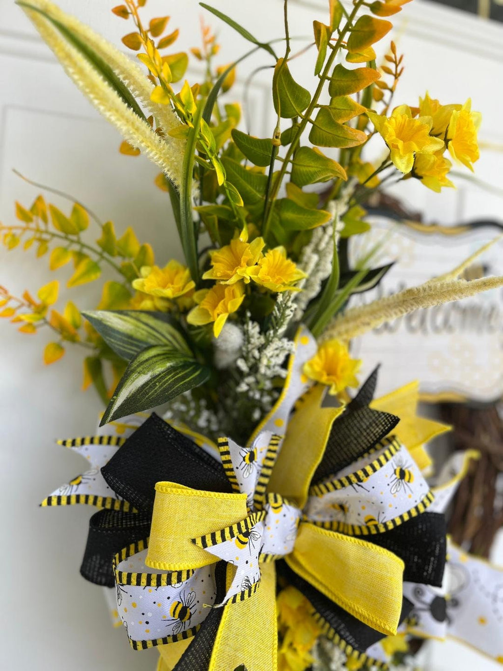 Handmade Bumblebee Welcome Wreath – Spring Floral Front Door Décor